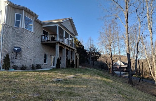 Thompson's Station House | Family friendly Luxury Home in a quiet neighborhood Near Franklin, TN