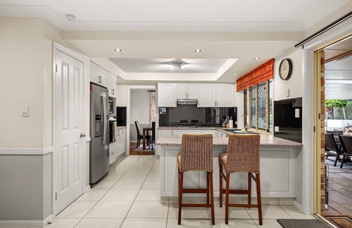 Brisbane Waterfront House | Family-Friendly 5-Bed Close to the Coast & Airport