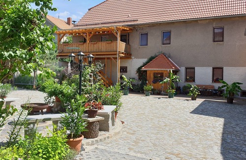 Rosenthal Apartment | Family friend Farm, bike, mountains, motorbike, quad, wifi, cot