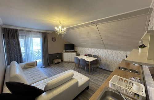 Morahalom House | Family Friendly 2 Bedroom and Living (65 m2)