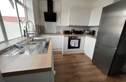 Glastonbury Apartment | Family-Friendly 2BD Glastonbury Retreat Holiday Let, Sleeps 5