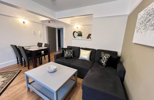 Glastonbury Apartment | Family-Friendly 2BD Glastonbury Retreat Holiday Let, Sleeps 5