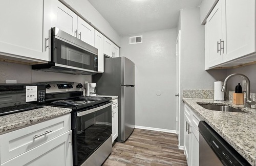Southridge Apartment | Family-Friendly 2Bd Midterm Stay I Parking Onsite