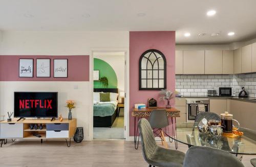Bedford Apartment | Family Friendly 2BR in Bedford, Parking, Fast Wi-Fi, Gym & Cinema room