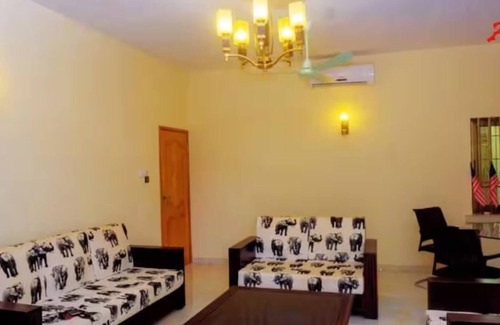 Porto-Novo Apartment | Family-friendly 3-bedroom apartment/WiFi, AC & Fishpond in charming Porto-Novo