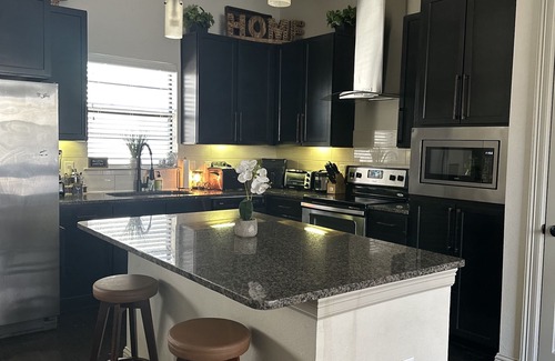 Memorial House | Family Friendly 3-Story Townhouse near Energy Corridor