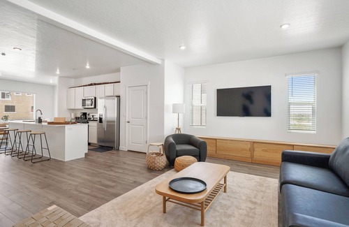 American Fork House | Family-Friendly 3-Story Home Sleeps 8