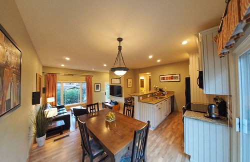 Central Portola Valley House | Family-friendly 3BR resort experience on quiet vineyard near Stanford/Palo Alto