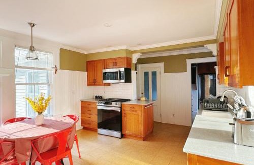 Newton Apartment | Family friendly 3bedroom 1bathroom