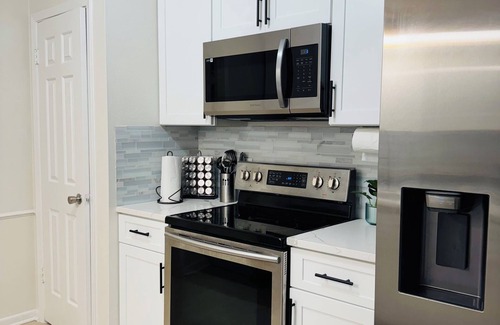 Palestine House | Family-Friendly 3BR Home 4 Beds + Yard Only 5 Min to Hospital in Palestine