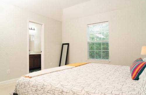 Wetmore House | Family-Friendly 4-Bedroom Haven in San Antonio, TX