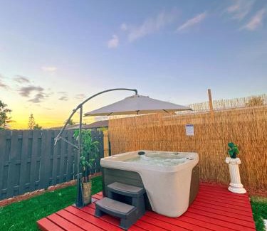 Princeton Villa | Family Friendly 4Bedroom, 3Bathroom, Hot Tub, BBQ, near Everglades, Miami MetroZoo