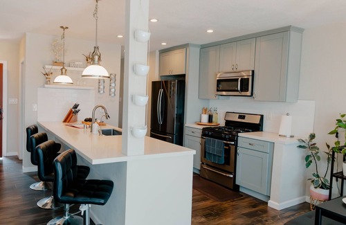 Valencia Park House | Family‑Friendly 4BR Home with City Skyline View