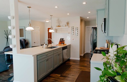 Valencia Park House | Family‑Friendly 4BR Home with City Skyline View