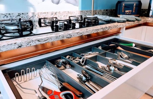 Bagshot House | Family Friendly 4BR House w/Netflixplay Room EV