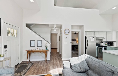 Pocatello House | Family-Friendly 4BR + Loft - Sleeps 10 in Town!