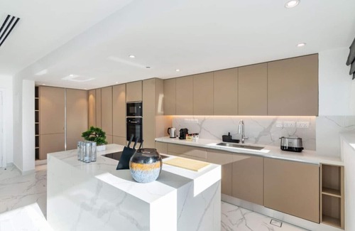 Dubai Marina Apartment | Family-Friendly 4BR Marina Home – Prime Dubai Location