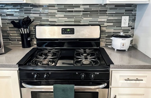 Los Angeles House | Family Friendly 4BR Home Near USC & DTLAn-Free Gated Parking