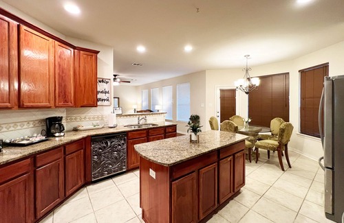 Allen House | Family Friendly 5-Bedroom w/Hot Tub and Game Room