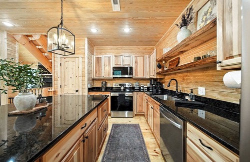 Morganton Cabin | Family-Friendly 5BR Cabin - Near Pisgah National Forest & Brown Mtn OHV Trails