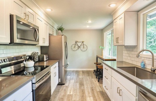 Gresham House | Family-Friendly 5BR Retreat – Hot Tub & Game Room