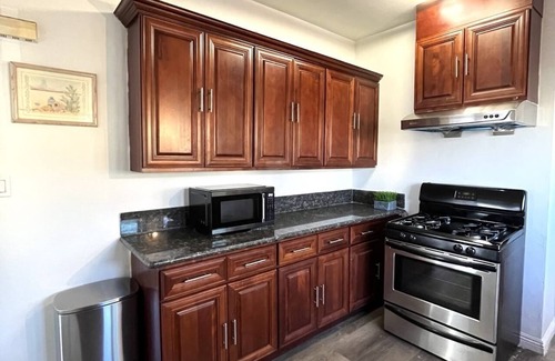 Alhambra House | Family Friendly 6B3B House (Super Good Location)
