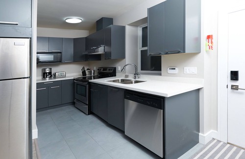 Burnaby Apartment | Family Friendly 7 Bed Rooms house The Chateau - ST No. 00177094