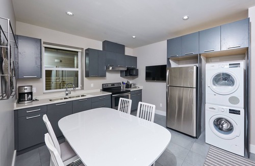 Burnaby House | Family Friendly 7 Bed Rooms house The Chateau - ST No. 00177094