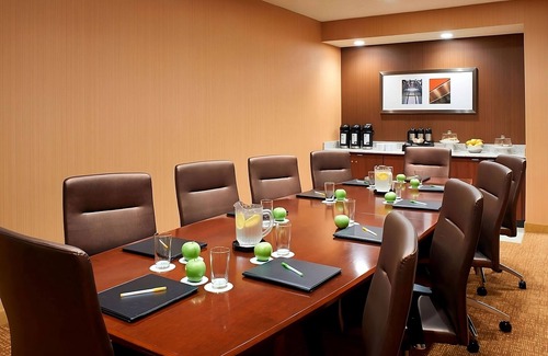 West Dundee House | Family-Friendly Accommodation! Free Parking, Indoor Pool, Pets Allowed!