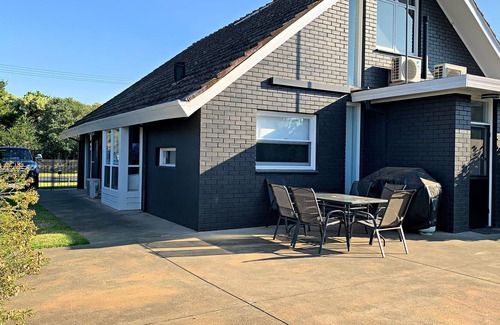 Echuca House | Family friendly and meters from the main street