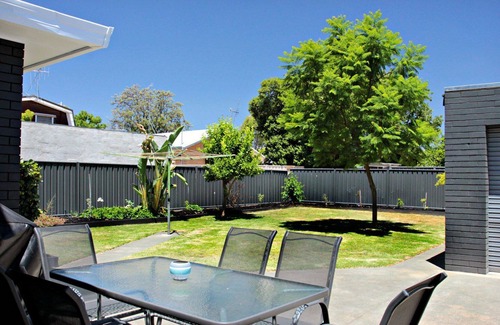 Echuca House | Family friendly and meters from the main street