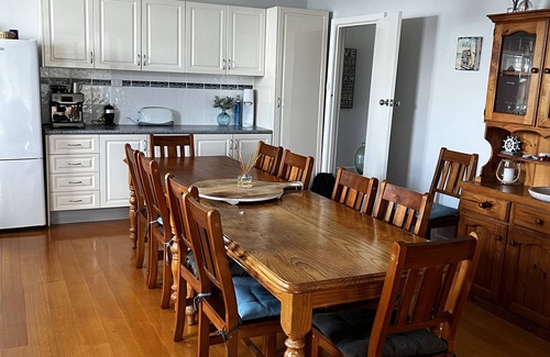 Lakes Entrance House | Family Friendly House in quiet court walking distance to Main Street.