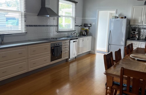 Lakes Entrance House | Family Friendly House in quiet court walking distance to Main Street.