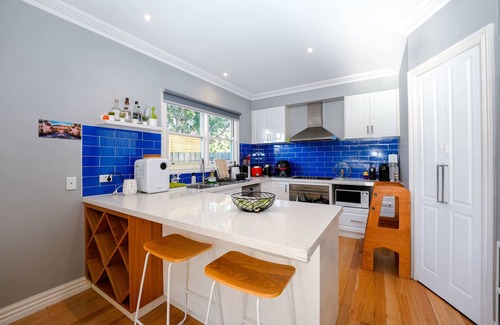 Ringwood East House | Family-Friendly 2BR Home Near Eastland BBQ, Toys & Free Parking