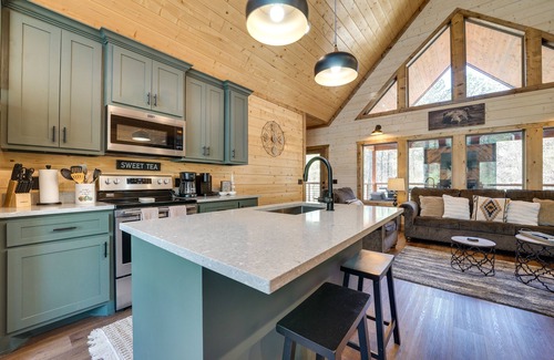 Hochatown Cabin | Family-Friendly Broken Bow Cabin Rental w/Hot Tub