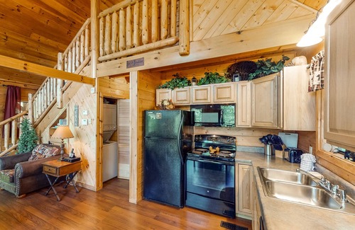 Caton Cabin | Family-friendly cabin with a private hot tub, loft, and pool table