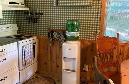 Minden Cottage | Family-friendly cottage right on Drag River