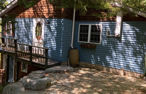 Minden Cottage | Family-friendly cottage right on Drag River