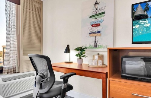 Florida Center Hotel | Family-Friendly Comfort for Your Orlando Theme Park Visit