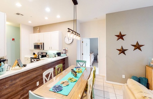 Bahama Bay Condo | Family-friendly condo near Disney w/shared pool, hot tub, tennis, & volleyball