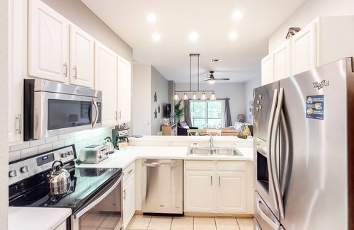 Bahama Bay Condo | Family-friendly condo near Disney w/shared pool, hot tub, tennis, & volleyball