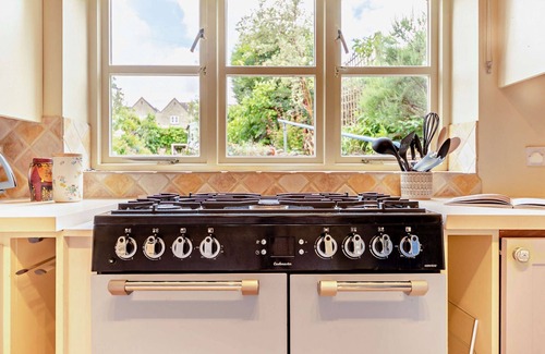 Tetbury Cottage | Family friendly cottage - Buttercup Cottage