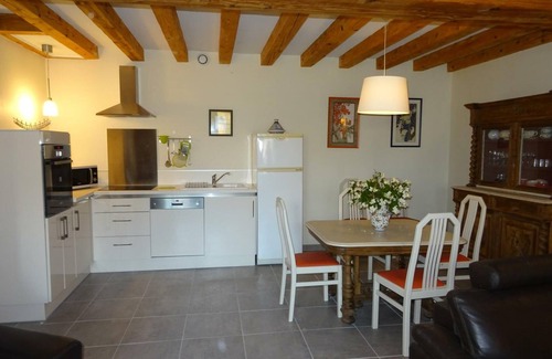 Huismes Cottage | Family-Friendly Cottage near Chinon – Terrace, WiFi, Baby Equipment, Parking, Close to Loire Valley