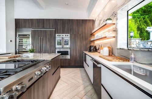 New Fairfield House | Family Friendly/Direct Waterfront/Chefs indoor & outdoor kitchen/3 fireplaces