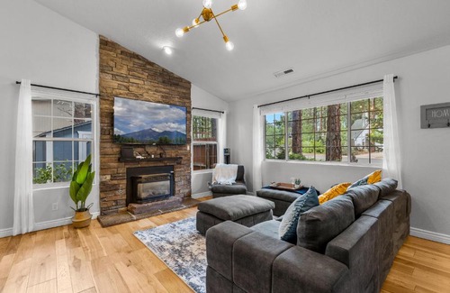 Flagstaff House | Family Friendly Escape~ Close to Downtown ~Airport ~Sedona & Grand Canyon