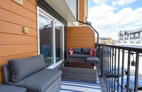 Airdrie House | Family friendly executive townhouse