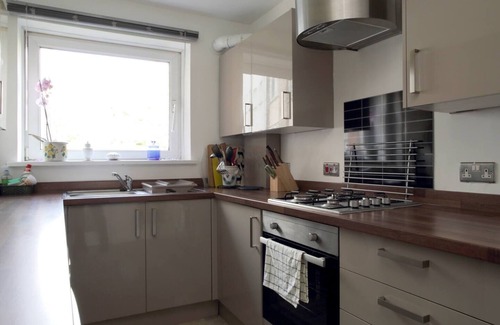 Comely Bank Apartment | Family-friendly flat walkable from Princess Street