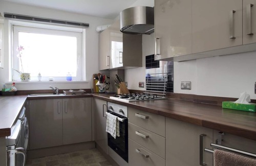 Comely Bank Apartment | Family-friendly flat walkable from Princess Street