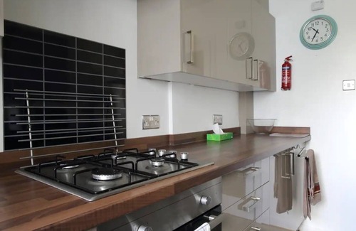 Comely Bank Apartment | Family-friendly flat walkable from Princess Street