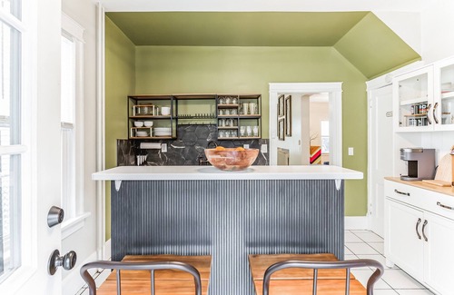 Beacon House | Family Friendly Fun + Easy Walk to Main Street Center